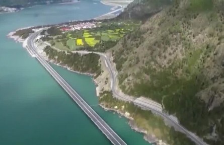 跨越山河 點亮高原 基礎設施日趨完善 百姓幸福感不斷躍升