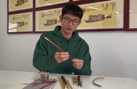 閆玉虎：用秫秸畫(huà)傳承文化