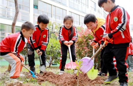 全民義務植樹 nationwide voluntary tree-planting campaign