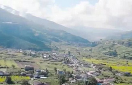 【總書(shū)記與我們?cè)谝黄稹慷死沃袊?guó)飯碗 兜好民生底線(xiàn)
