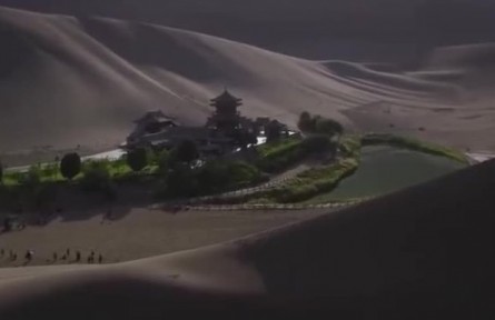 甘肅敦煌：月牙泉為何從未被流沙掩埋？
