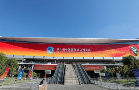 堅(jiān)持對外開放 實(shí)現(xiàn)互利共贏——寫在第六屆中國國際進(jìn)口博覽會(huì)開幕之際