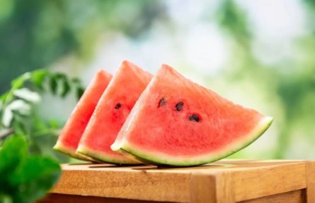 隔夜西瓜還能吃嗎？夏天如何健康吃瓜？