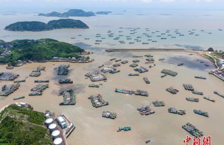 東海迎“小開漁” 浙江臺(tái)州1300多艘漁船開捕